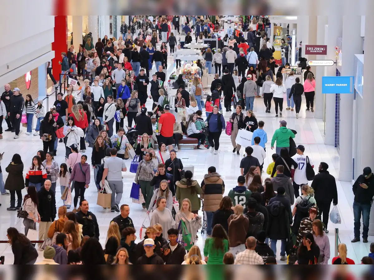 Shopaholics paint town red on Black Friday: Brands, retailers cash in on  upbeat consumer sentiment - The Economic Times