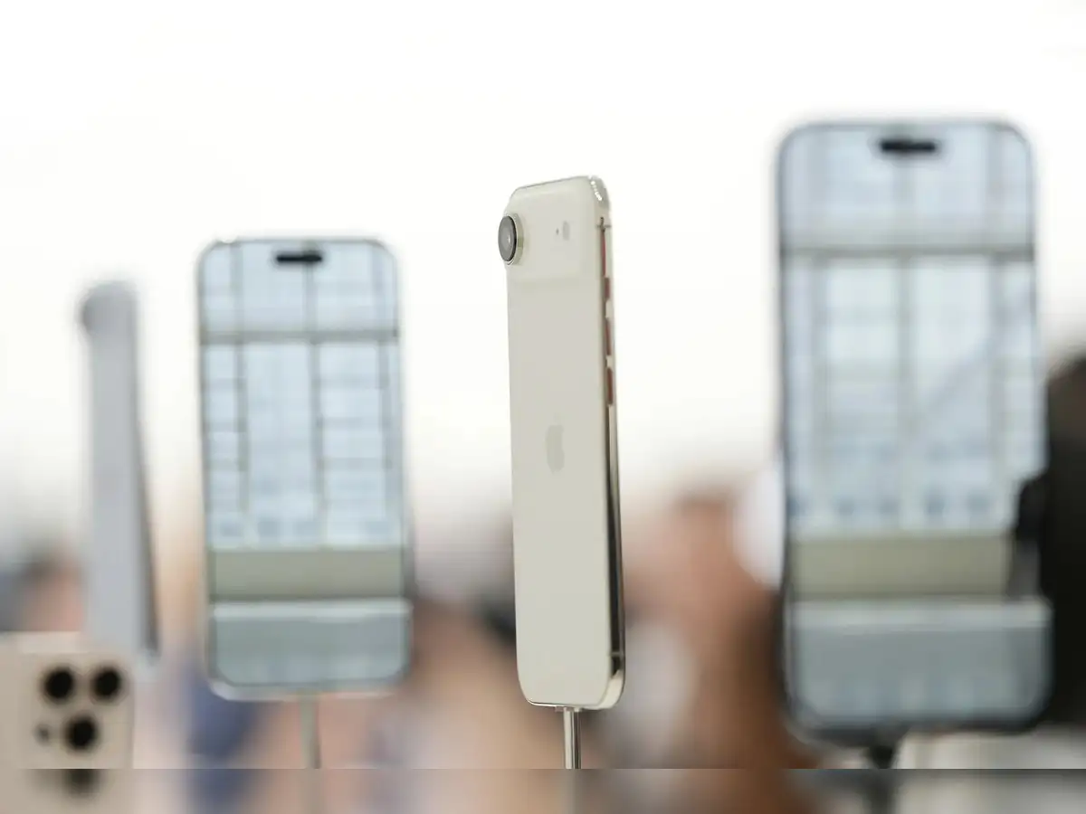 Apple ordered to pay French operators €39 million over iPhone sales - The Economic Times