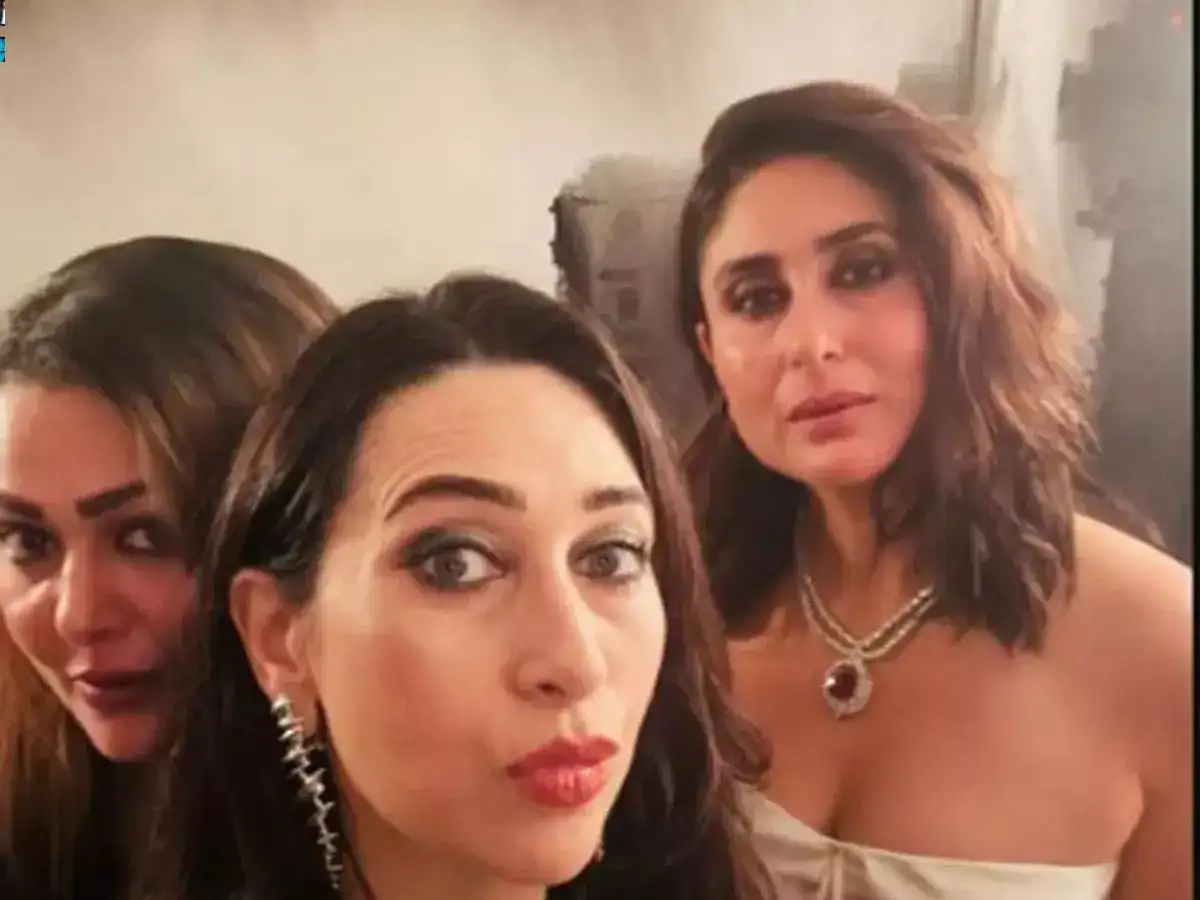 shah rukh khan: Kareena Kapoor Khan wows in white at Shah Rukh Khans bday  bash; Karisma Kapoor dances the night away - The Economic Times