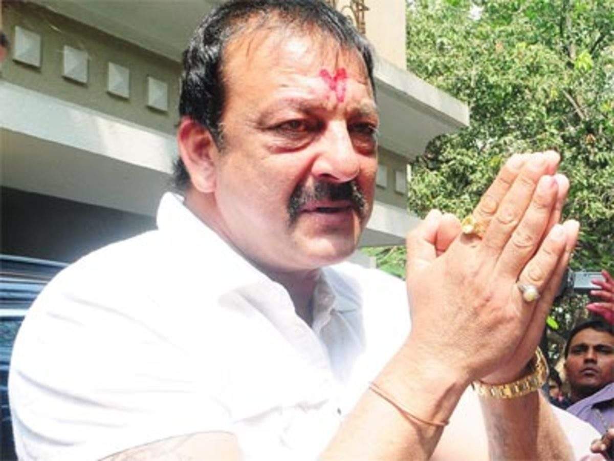 Sanjay Dutt rings in his 59th birthday with wife Maanayata and friends