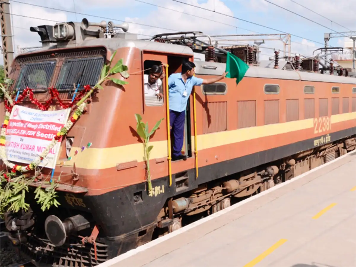 Indian Railway Catering And Tourism Corporation To Conduct 12 Day Bharat Darshan Special Tour The Economic Times Ir is the third largest rail network in the world, and the rail system is efficient, if not always on schedule. day bharat darshan special tour