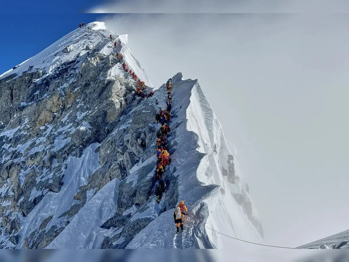 Two Indians die on Everest after summit 