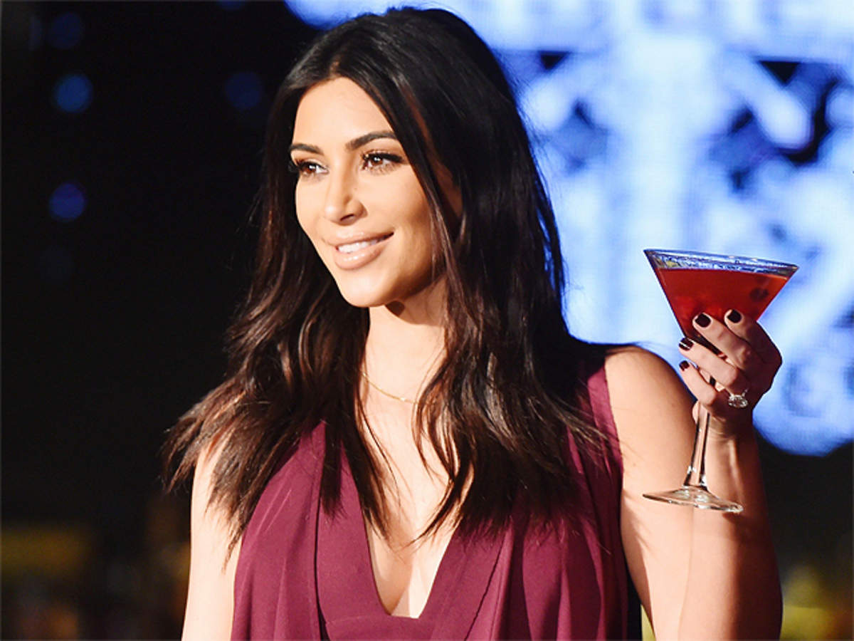 Kim Kardashian Dyes Hair Black After Platinum Makeover The Economic Times