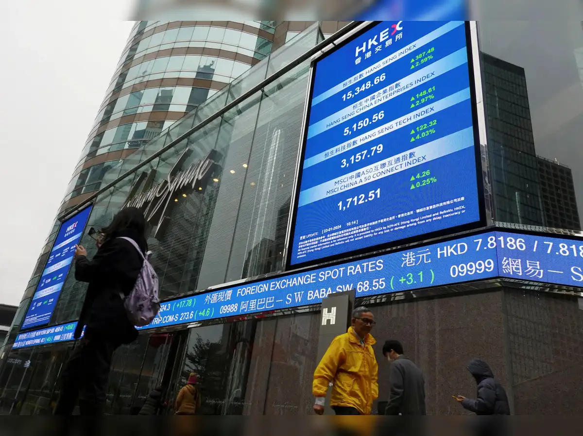 Chinese Tech Manufacturers Rush to List in Hong Kong, Seeking Nearly $6 Billion