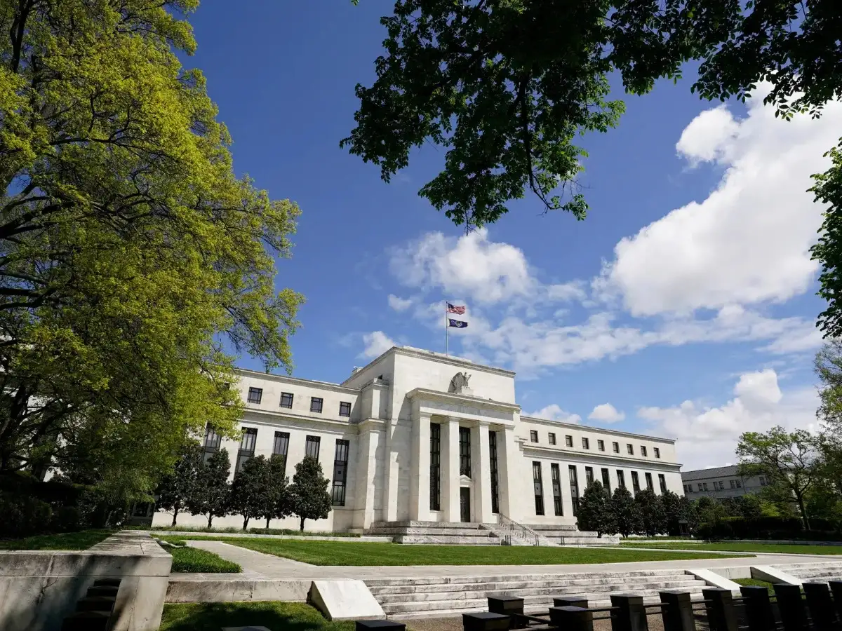 Fed's Logan Urges Rate Hike, Inflation Over 2%