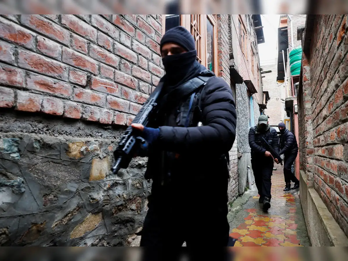 Vigil stepped up in Kashmir ahead of Republic Day