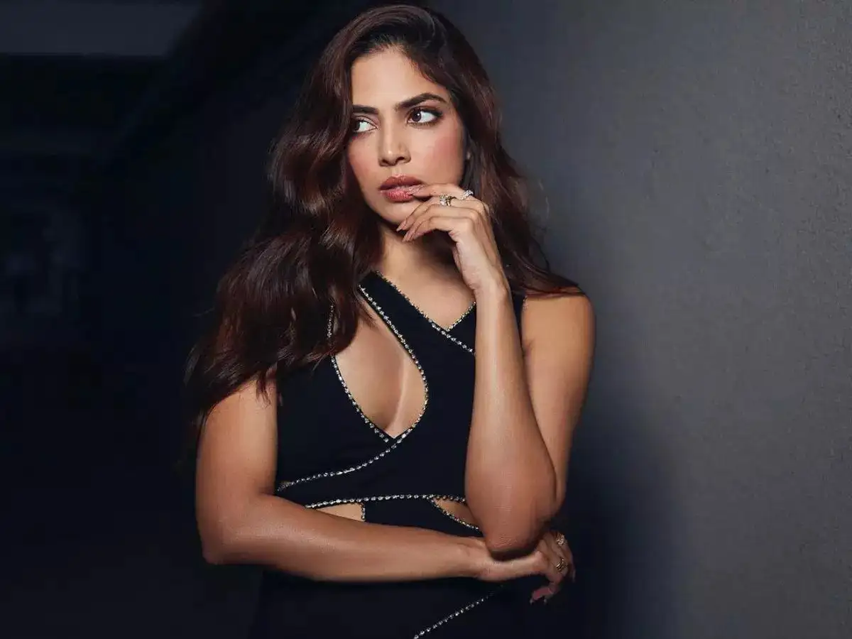 Malavika Mohanan said she was body shamed for not meeting Malayalam film  beauty standards - The Economic Times