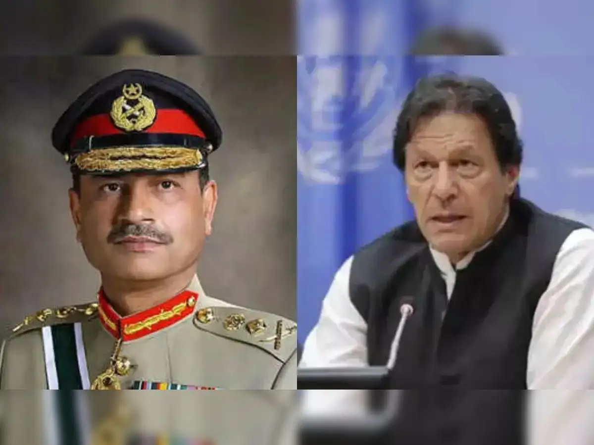 https://img.etimg.com/thumb/width-1200,height-900,imgsize-35180,resizemode-75,msid-122298771/news/new-updates/imran-khan-vs-asim-munir-how-former-cricket-all-rounder-is-throwing-bouncers-at-pakistan-army-chief-even-from-jail.jpg