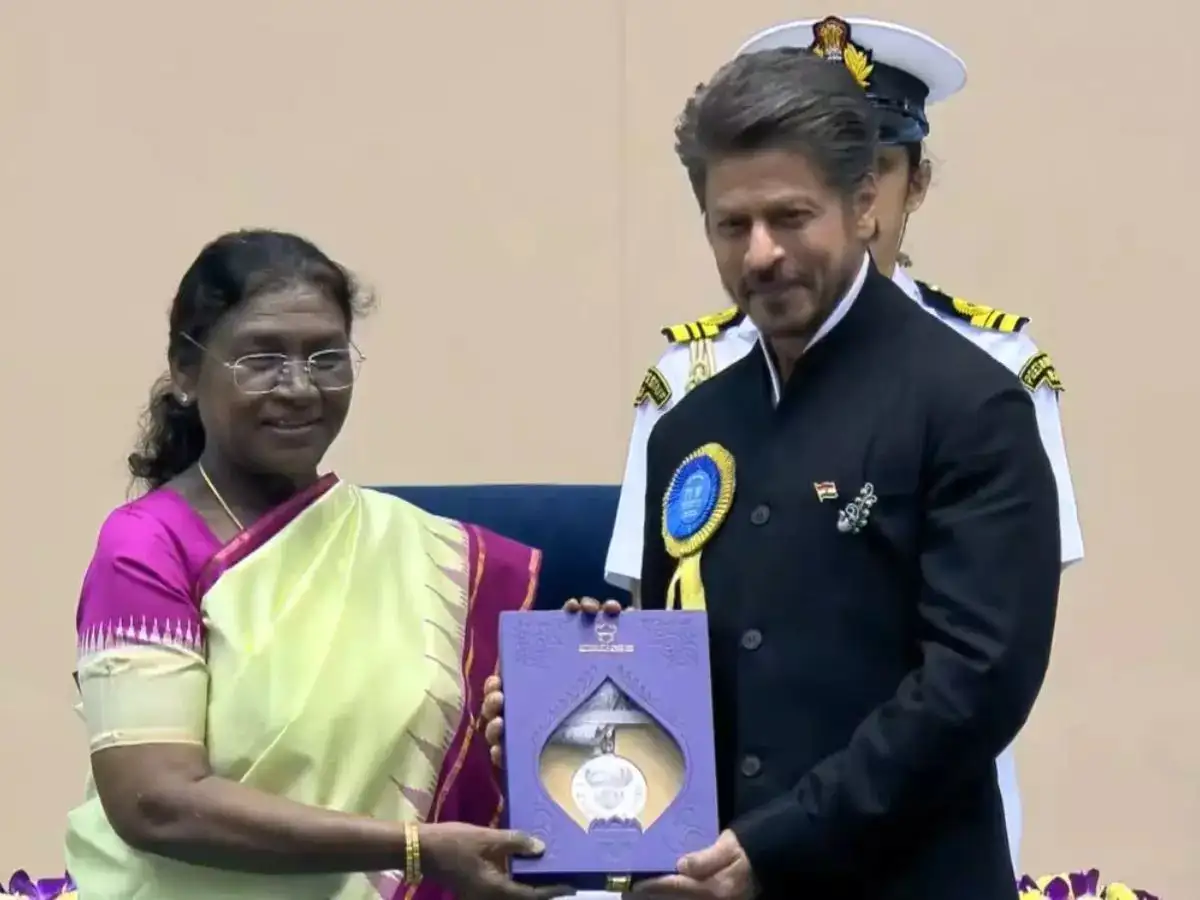 Shah Rukh Khan presented with his first ever National Film Award by President Draupadi Murmu - The Economic Times