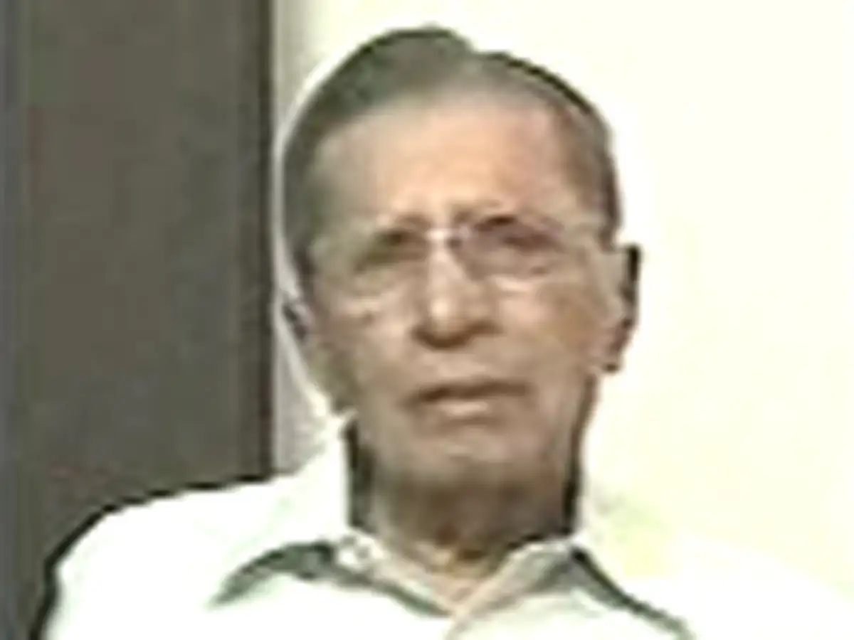See downward pressure on rupee going ahead: AV Rajwade, AV Rajwade & Co ...