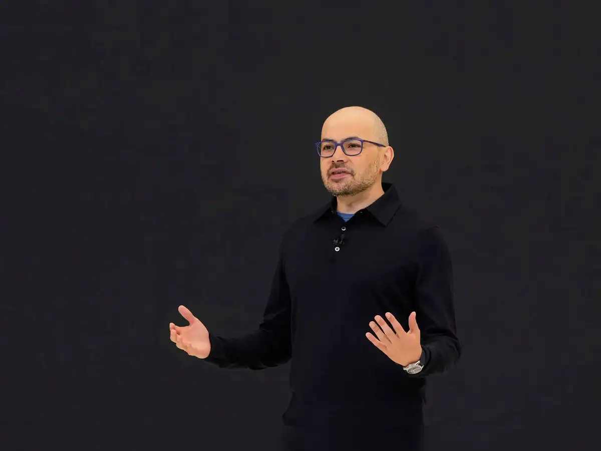 ChatGPT vs. Gemini: Návštěvnost a co na to říká šéf Google AI Demis Hassabis