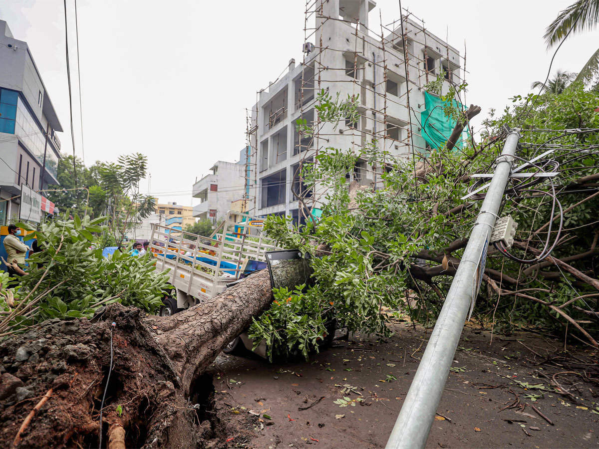 Cyclone India Evacuates Thousands Threatened By Cyclone Amid Coronavirus Pandemic The Economic Times