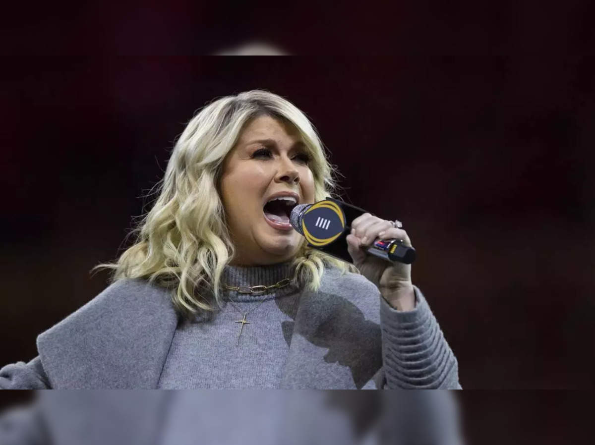 Who Is Singing the National Anthem at the Lions vs. Packers Game