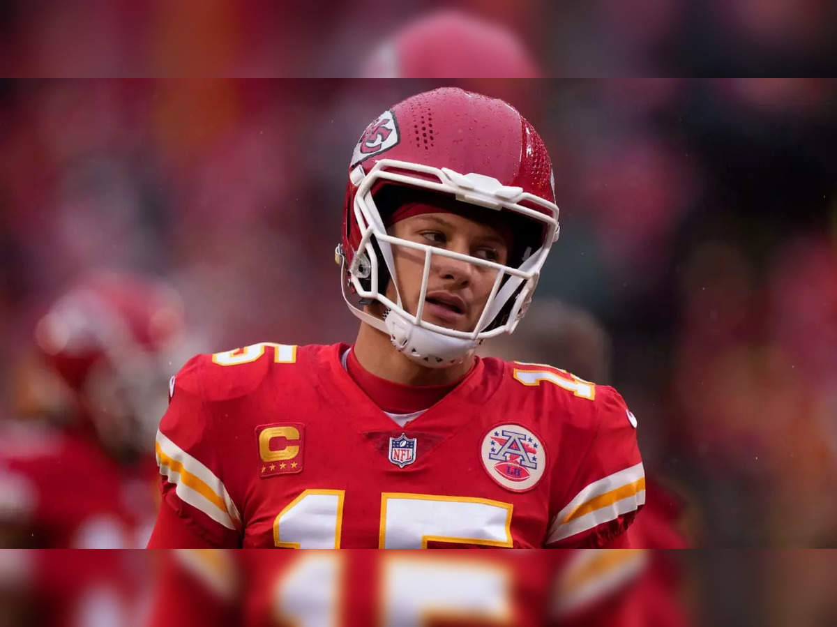 Super Bowl LVII: Mahomes rallies Chiefs to win on hurt ankle