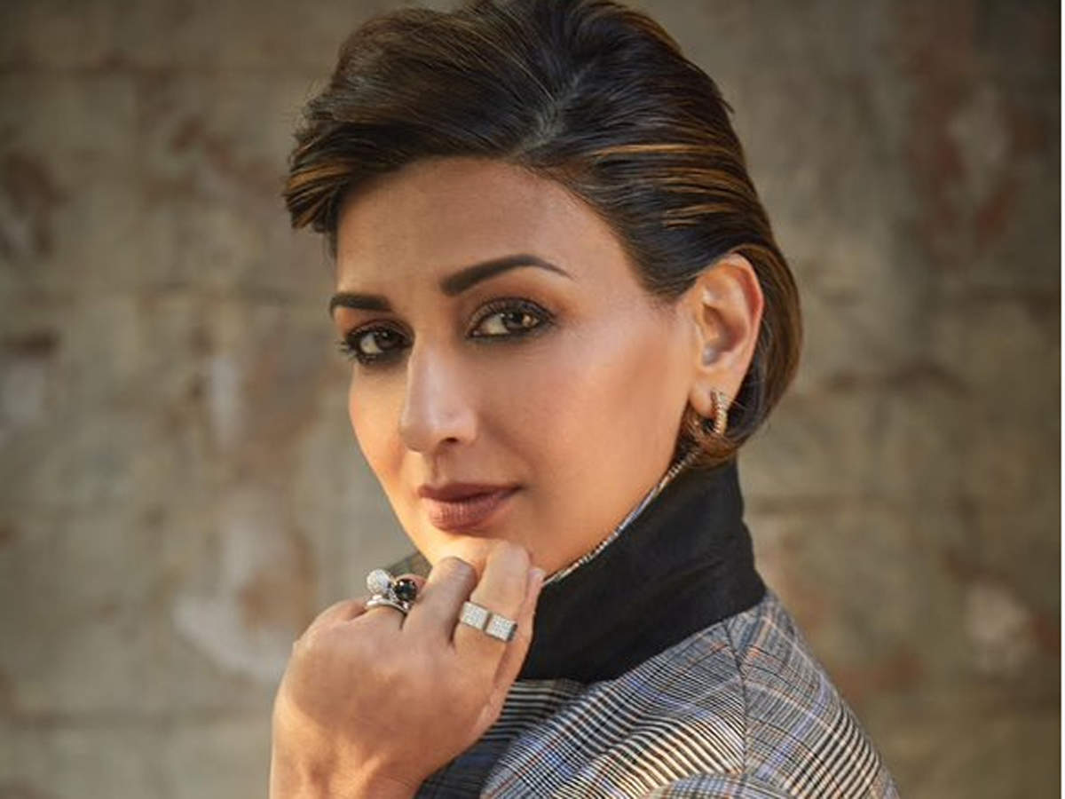 sonali bendre: Sonali Bendre cried all night after cancer diagnosis, but refused to indulge in self-pity - The Economic Times