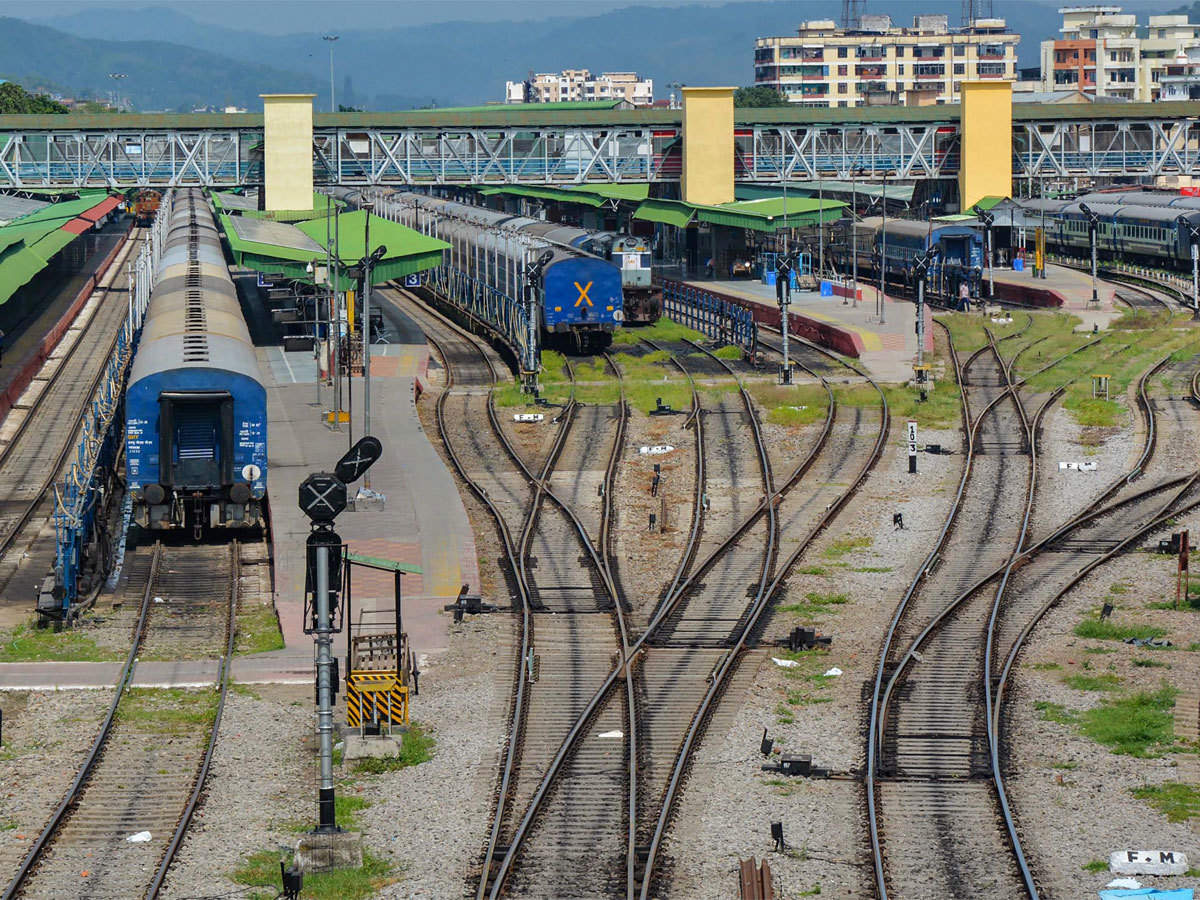 झारखंड : बिना आधिकारिक घोषणा के दर्जनों ट्रेनों का टाइम-टेबल बदला
