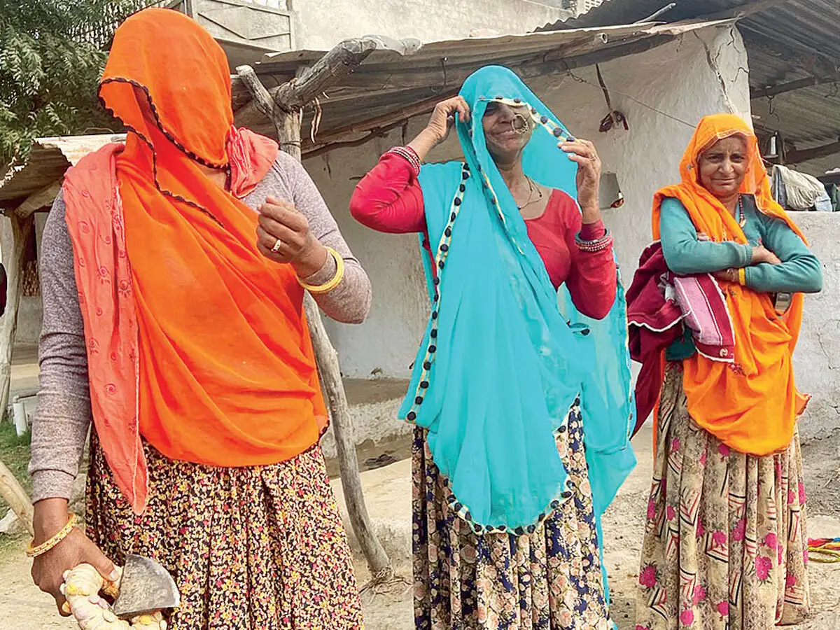 Ghoonghat pe charcha: Rajasthan women shedding their veil - The Economic  Times