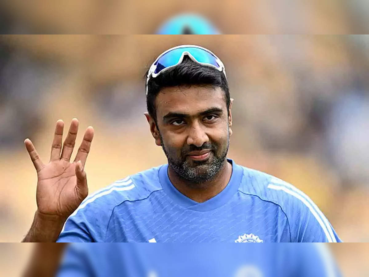 https://img.etimg.com/thumb/width-1200,height-900,imgsize-40748,resizemode-75,msid-113624970/news/sports/let-him-say-whatever-he-wants-ashwin-on-kohinoor-bumrahs-fittest-player-remark.jpg