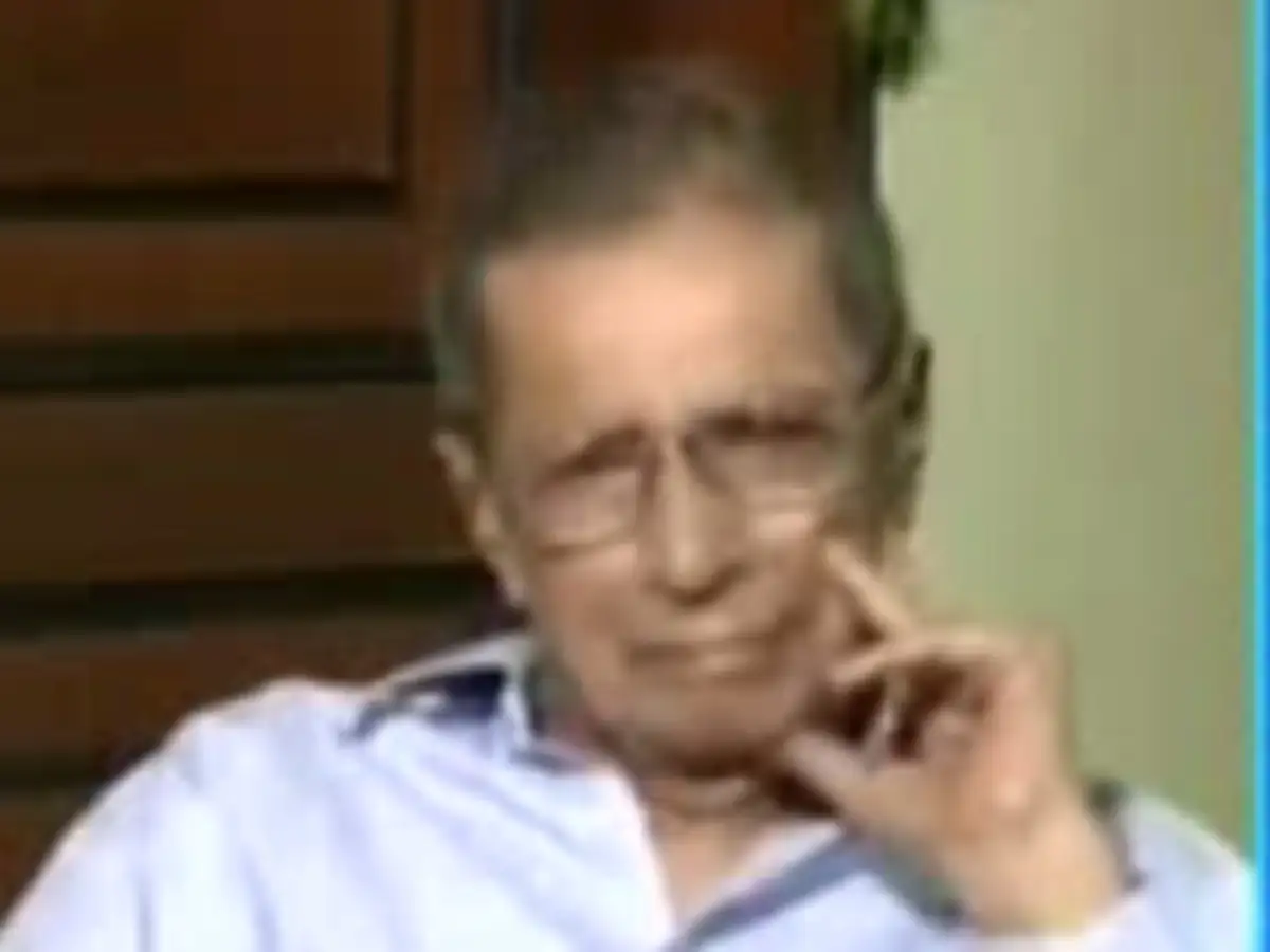 Rupee should depreciate further to boost growth, jobs: AV Rajwade - The ...