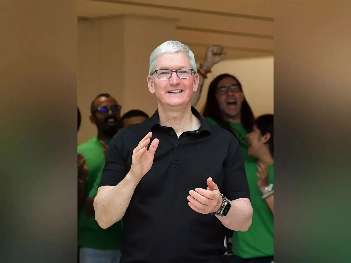 Apple CEO Tim Cook extends Diwali greetings with 'diyas' captured on iPhone - The Economic Times