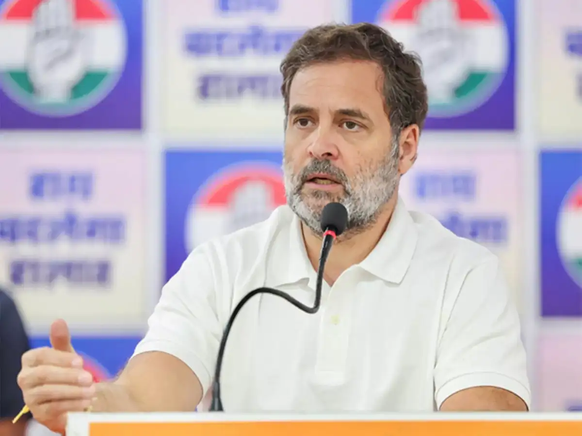https://img.etimg.com/thumb/width-1200,height-900,imgsize-47492,resizemode-75,msid-126559407/news/politics-and-nation/maharashtra-civic-polls-ec-gaslighting-citizens-rahul-gandhi-on-indelible-ink-row-in.jpg