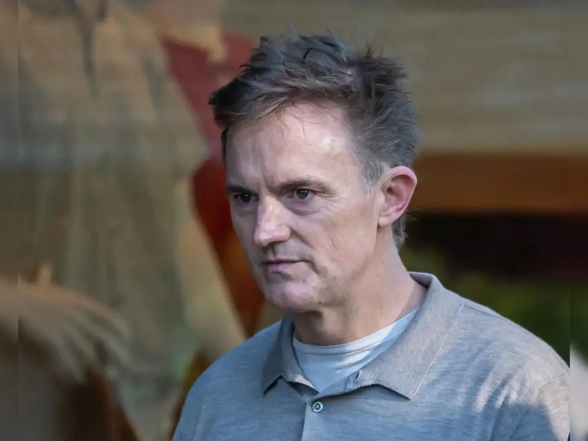 Tiger Global logo next to stacks of venture capital funding money and a growth chart.