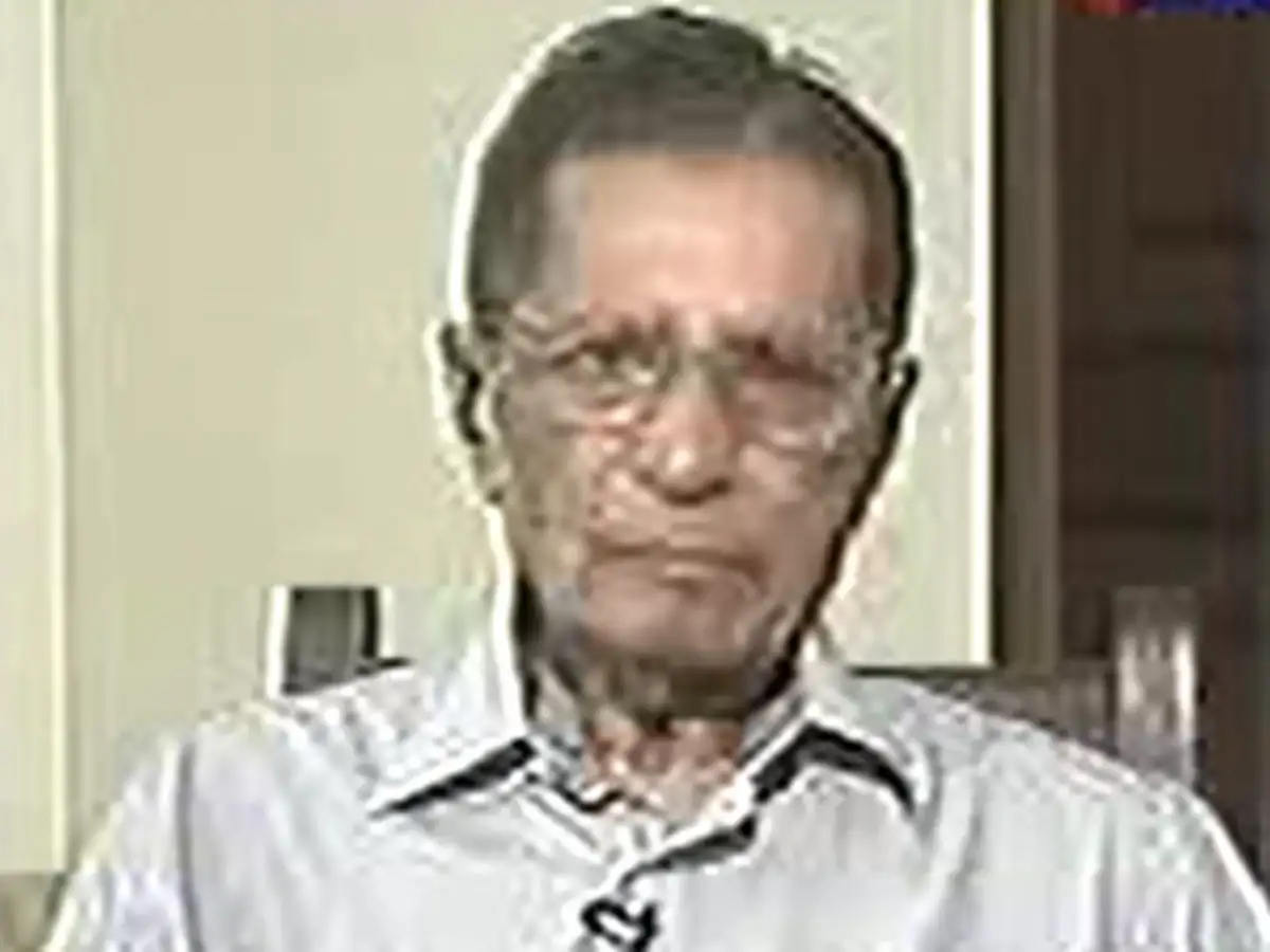 Downward pressure on rupee likely to continue: AV Rajwade, AV Rajwade ...