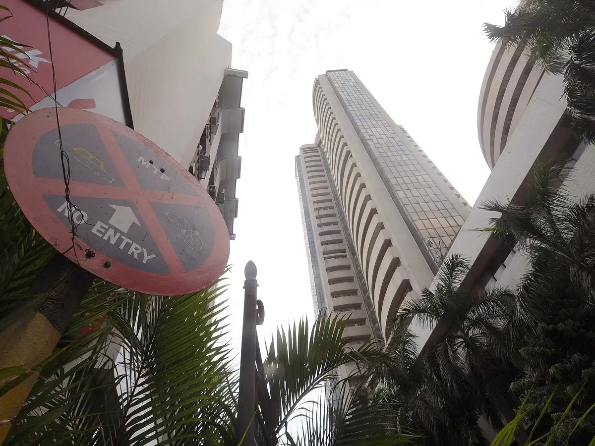 Kuroda Or Icici Bank You Don T Know Whom To Blame When Sensex Gets Cold Feet The Economic Times Highrise is a creative mobile community where over 3 million people create avatars, express themselves and make friends. the economic times