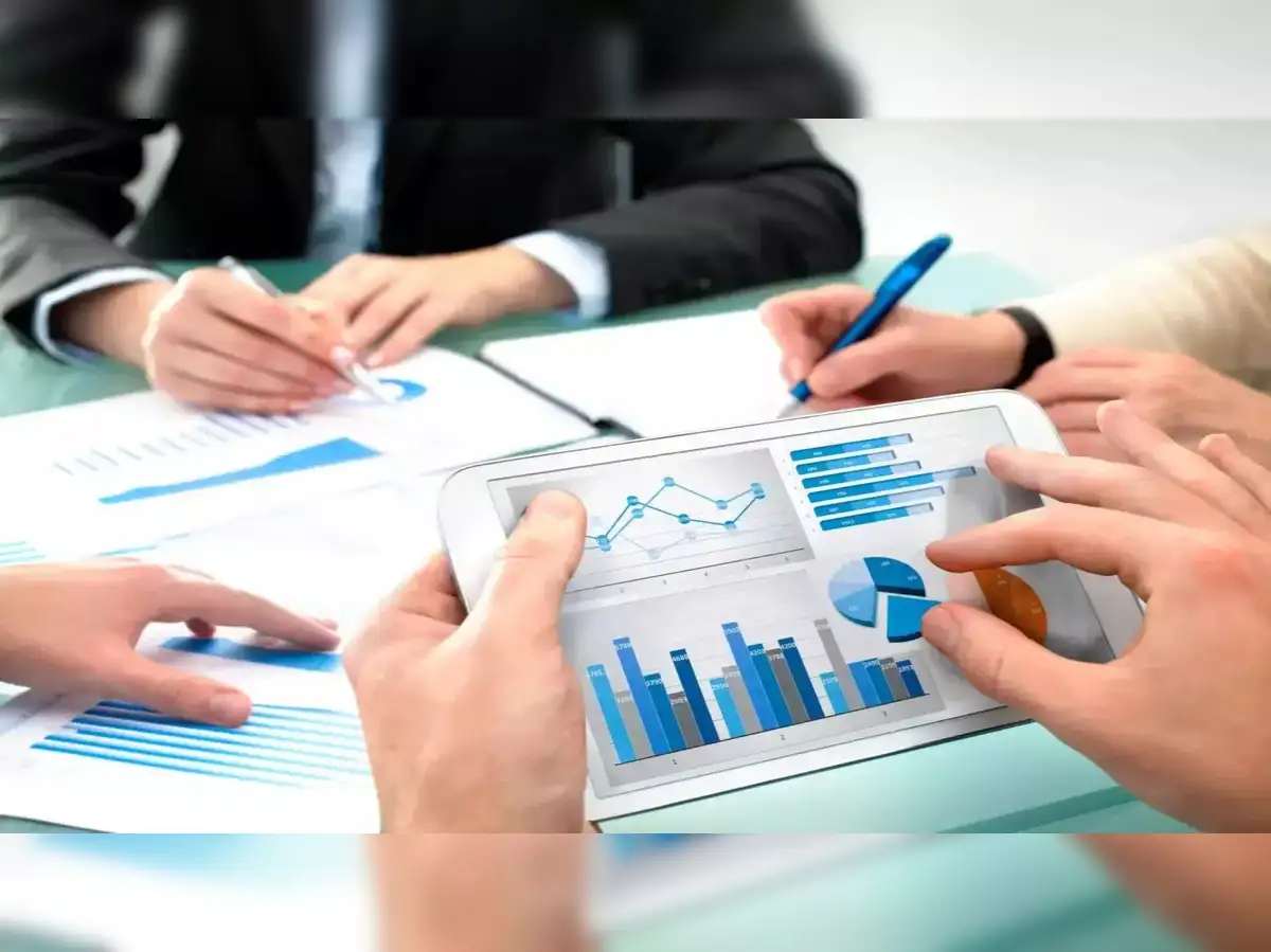 https://img.etimg.com/thumb/width-1200,height-900,imgsize-51438,resizemode-75,msid-123132480/markets/stocks/news/rich-investors-follow-sell-on-rise-mantra-in-swiggy-10-other-stocks-are-you-still-buying.jpg