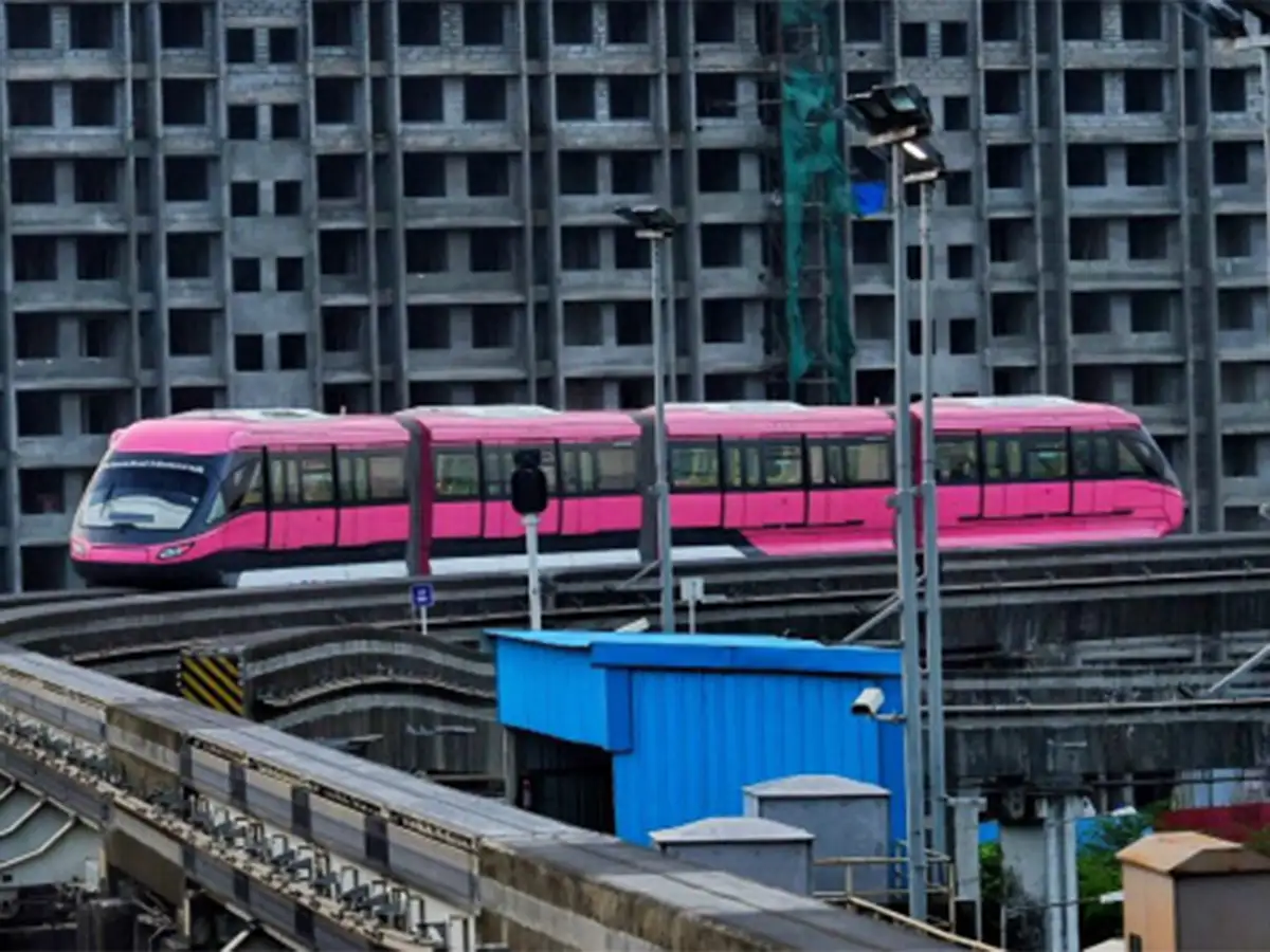 Entire 19 54 Km Mumbai Monorail Network Now Operational The Economic Times Its an adventurous ride with lots of beautiful scenes including green trees and city skyline and chemicals and oil industries. entire 19 54 km mumbai monorail network
