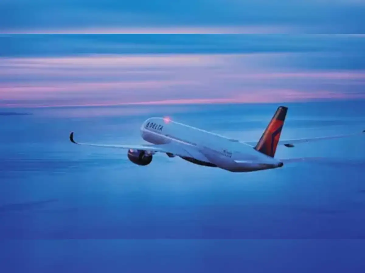 Winter storm hits US Northeast, triggering thousands of flight delays as New York, New Jersey reel