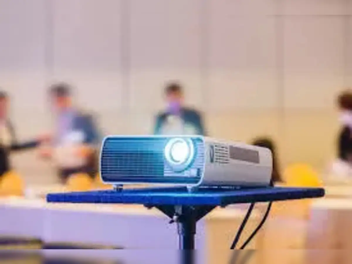 https://img.etimg.com/thumb/width-1200,height-900,imgsize-5518,resizemode-75,msid-125871604/news/amazon-projector-sale-2025-save-up-to-70-on-hd-4k-and-smart-projectors.jpg