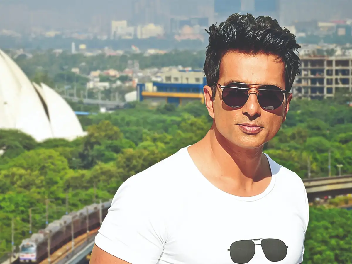 Sonu Sood offers his hotel for healthcare workers to stay amid coronavirus outbreak, calls them 'real heroes' - The Economic Times