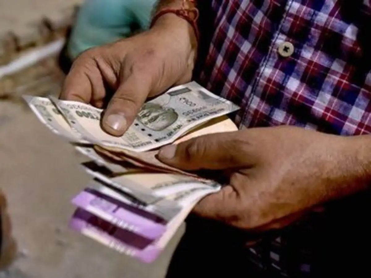 Rupee Asian Currencies Make Progress Rupee Headed For Weekly Gain The Economic Times Convert from inr to usd and also convert in a reverse direction.