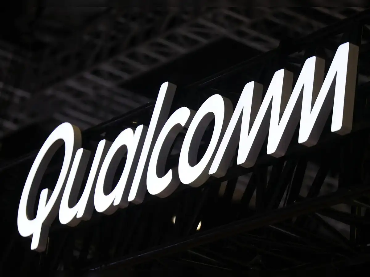 Qualcomm in talks with Samsung Electronics for contract manufacturing: Report - The Economic Times