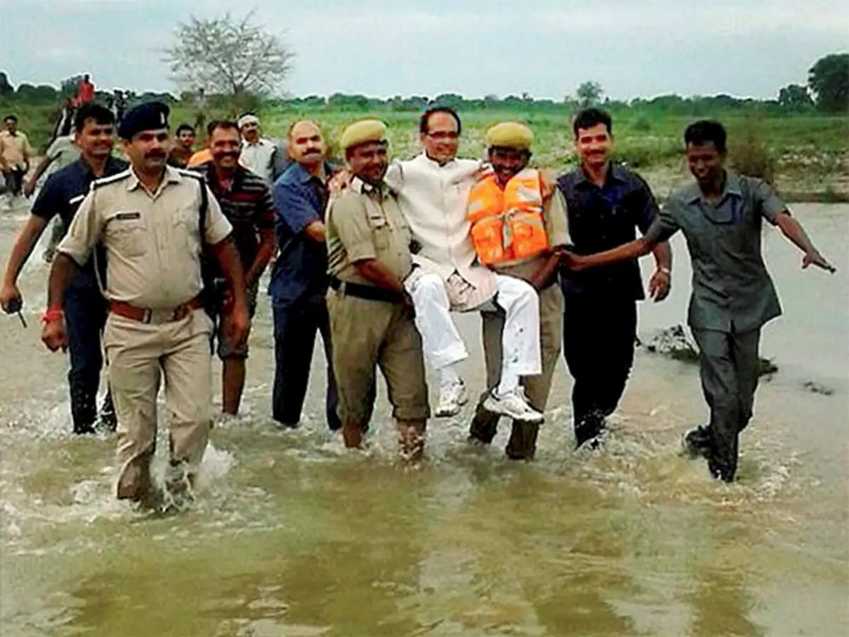बाढ़ की तस्वीर को लेकर शिवराज सिंह चौहान की आलोचना, उपहास - द इकोनॉमिक टाइम्स