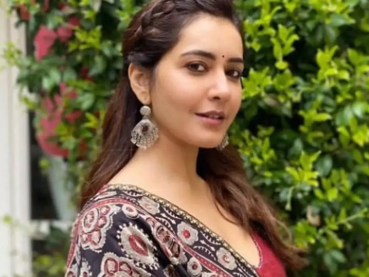 Raashii Khanna: Farzi actress Raashii Khanna reveals Shahid Kapoor felt  old hearing her words. Heres why - The Economic Times