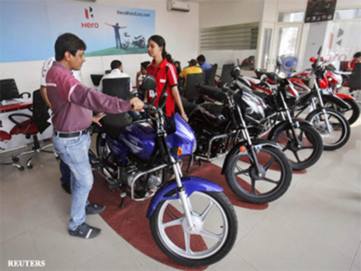 comparison between bajaj auto and hero motocorp