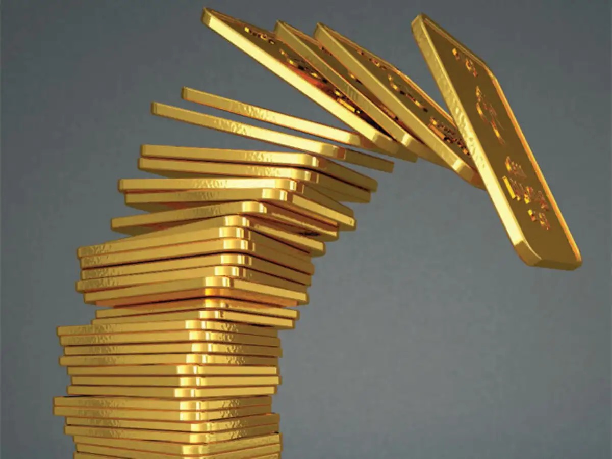 should i buy gold right now