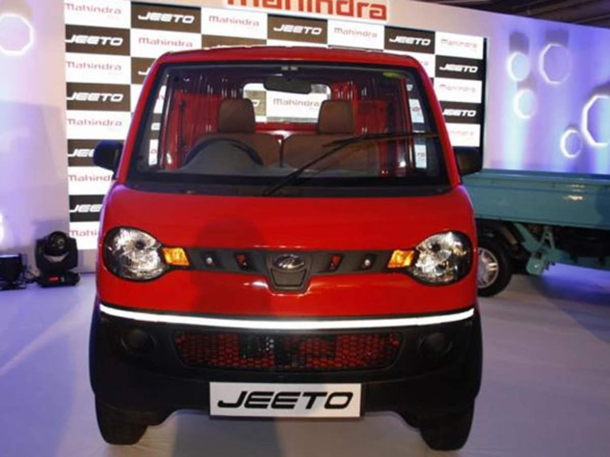 Mahindra jeeto hot sale minivan petrol price