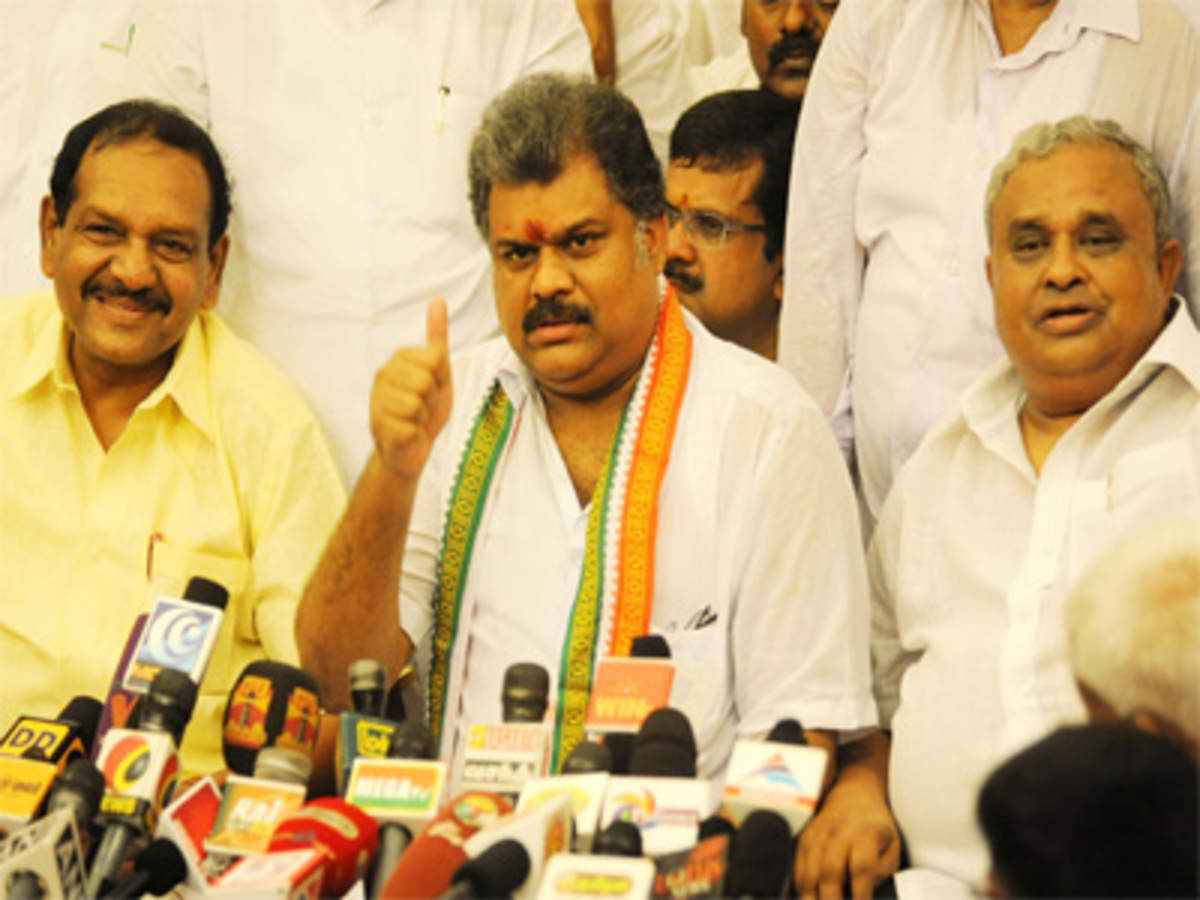 GK Vasan quits Congress, to float own party - The Economic Times