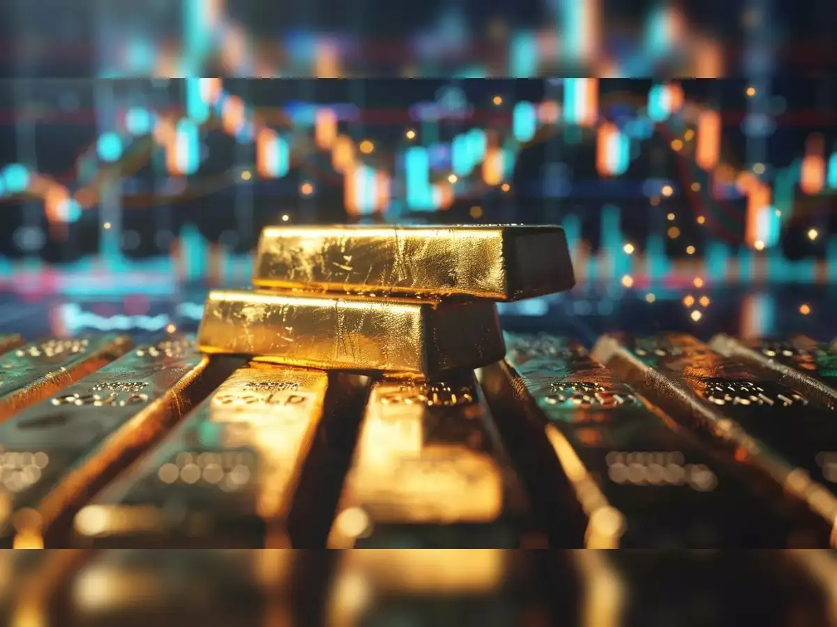 Gold ends record-breaking rally with first weekly loss in 10 - The Economic  Times