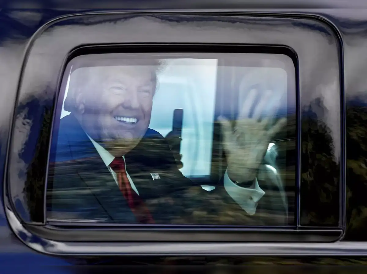 Facebook oversight board to decide if Donald Trump should stay ...