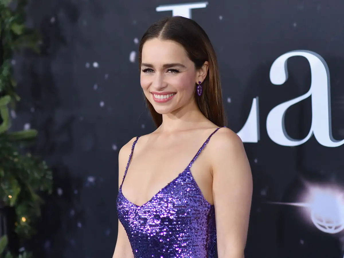Emilia Clarke Dating - Emilia Clarke Dating Assistant ...