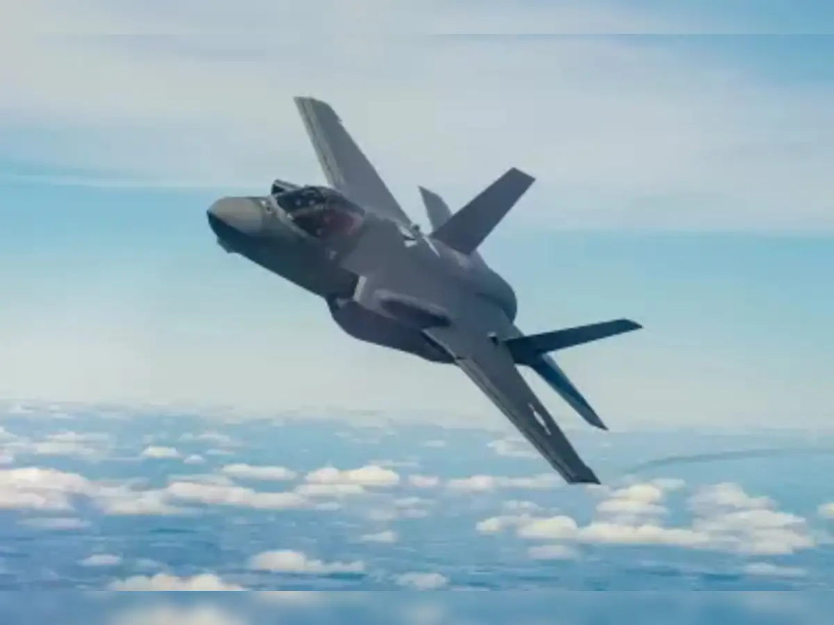 https://img.etimg.com/thumb/width-1200,height-900,imgsize-6418,resizemode-75,msid-123056258/news/defence/no-formal-discussion-on-f-35-fighter-jets-with-us-centre-tells-parliament.jpg