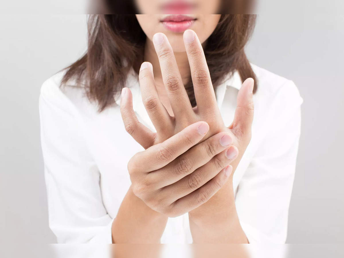 Finger Pain Treatment | When to See a Doctor for Pain in Your Finger