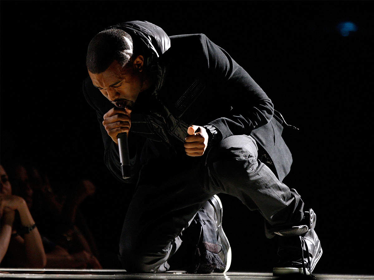 Resignación Buscar Generosidad Kanye West's Nike Air Yeezy sneakers shatter sale records at $1.8 mn - The  Economic Times
