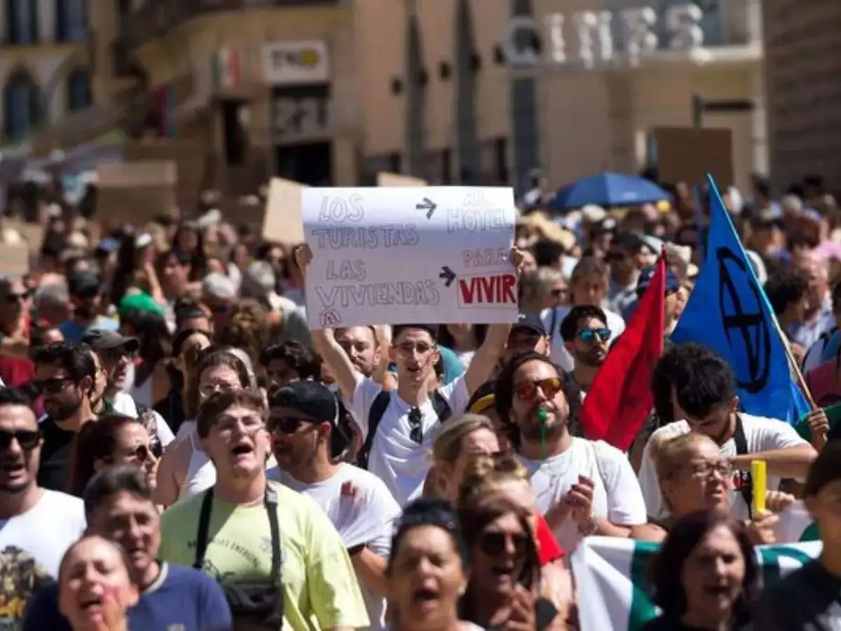 Spain removes 53,000 illegal tourist flats from rental platforms