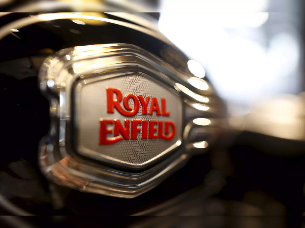 Bordeaux , Aquitaine / France - 08 04 2020 : royal Enfield text and logo  sign on motorcycle orange fuel tank of classic indian motorbike vintage  bike Stock Photo - Alamy