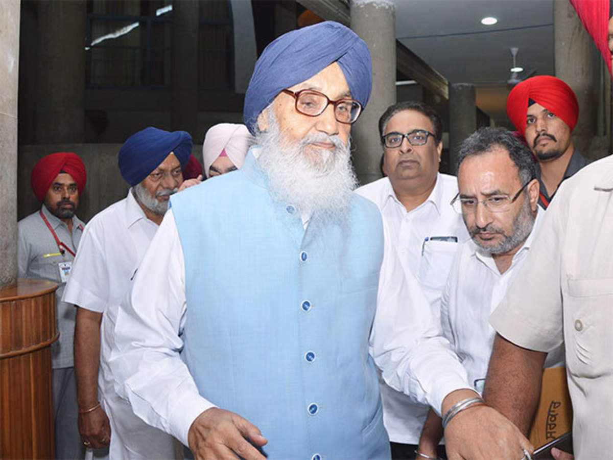 Parkash Singh Badal to turn 89 on December 8, Shiromani Akali Dal set to  turn event into celebration - The Economic Times